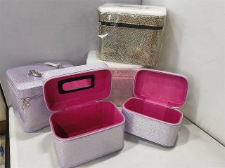 Adar Kuferek M z lusterkiem, zapinany na zamek Adar (587588)